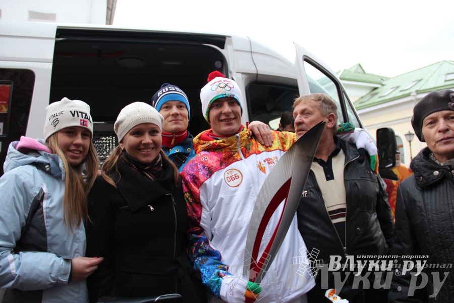 Эстафета Олимпийского огня в Изборске и Пскове