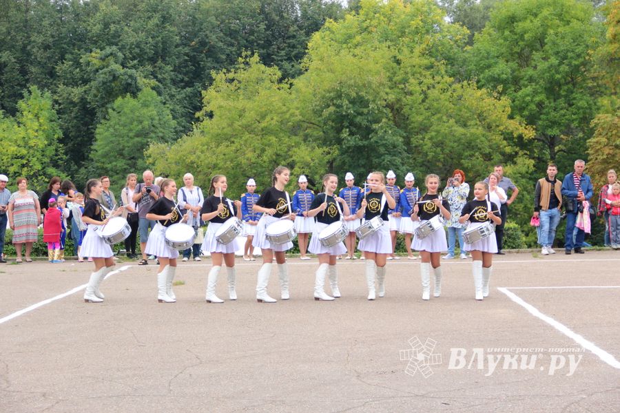 В Великих Луках проходит ​Международный фестиваль-конкурс среди мажореток и барабанщиц (ФОТО)