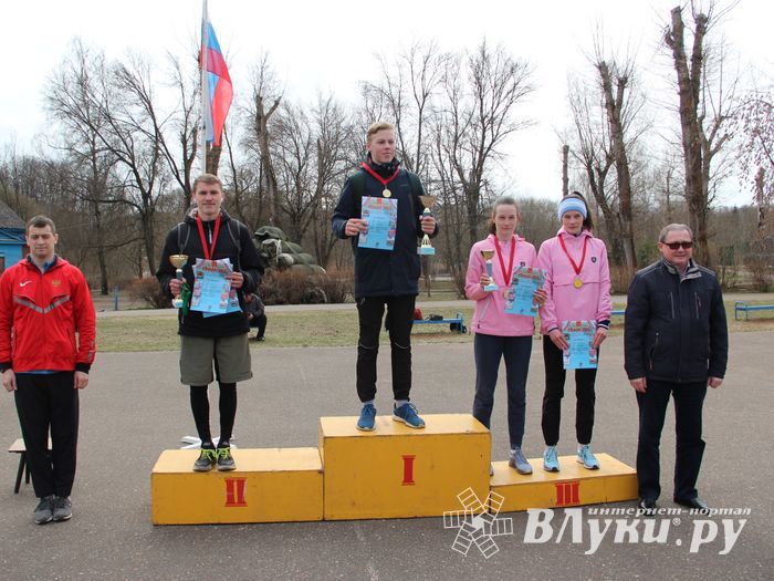 В Великих Луках прошёл легкоатлетический кросс (ФОТО)
