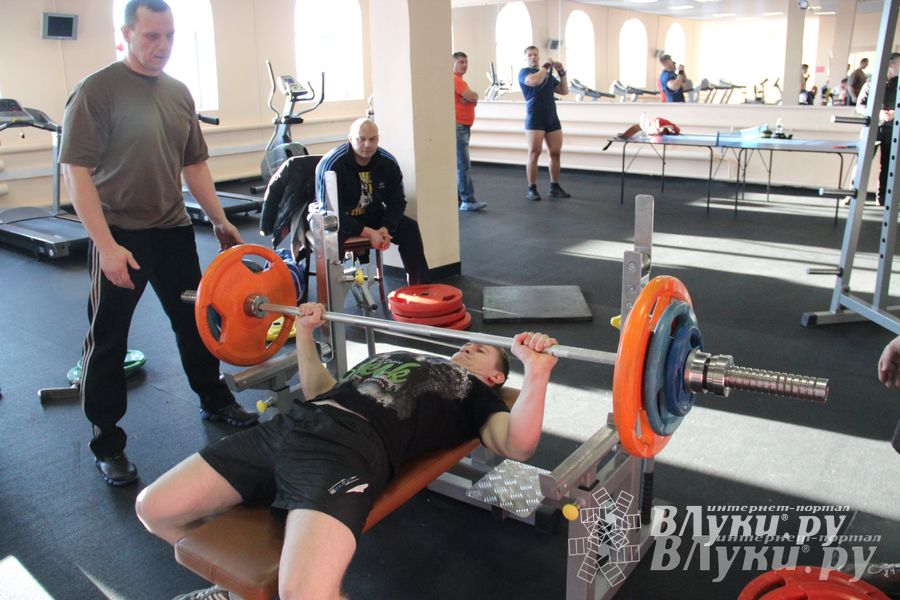 Соревнования по пауэрлифтингу прошли в Великих Луках (фото)