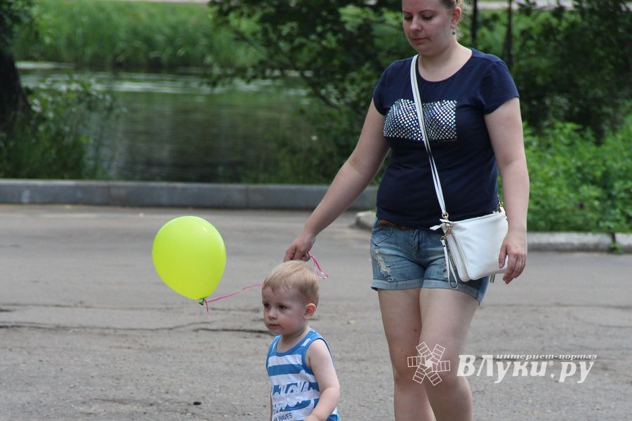 В городском парке Великих Лук прошёл День мороженого