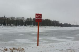Лёд ненадёжен, но рыбы великолучанам хочется (ФОТО)
