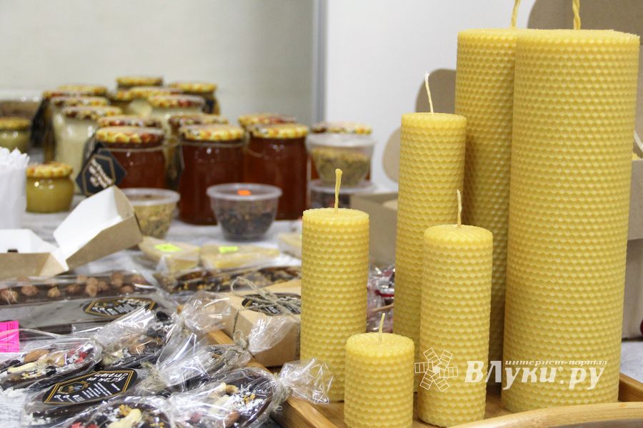 Где в Великих Луках попробовать живой шоколад на меду и вздремнуть на ульях?