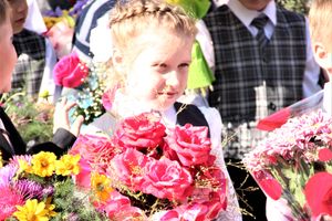 Самую многочисленную школу Великих Лук пополнили 116 первоклассников (ФОТО)