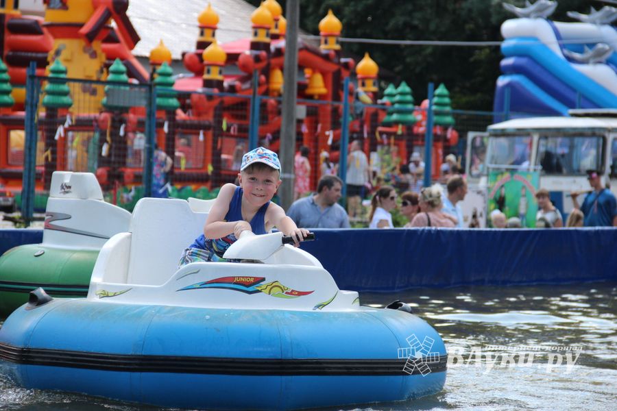 В городском парке Великих Лук прошёл День мороженого