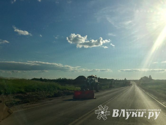 На трассе Рига-Москва идут дорожные работы (ФОТО)