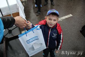 В Великих Луках прошла «Весенняя автоярмарка Великие Луки — 2015» (фото)