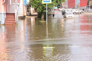 И плывем, и плаваем – Великие Луки после ливня (ФОТО)