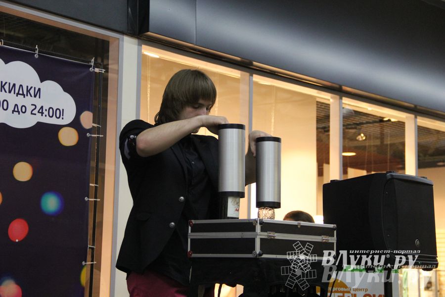 В ТЦ «Апельсин» прошла весенняя ночь распродаж