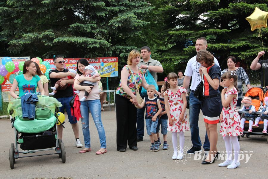 В Великих Луках чествовали близнецов (ФОТО)