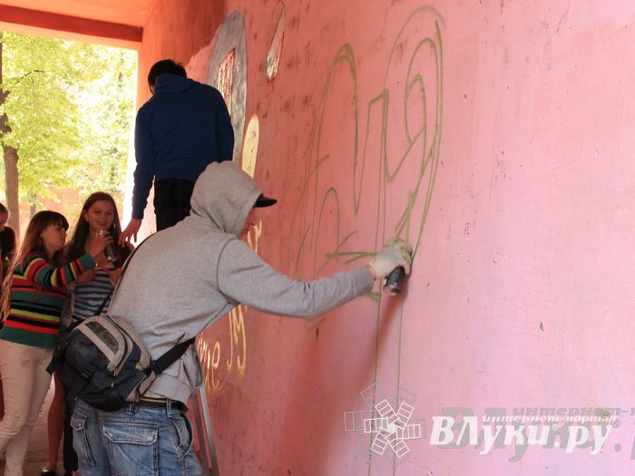 В Великих Луках прошел городской конкурс «Граффити — новый взгляд»