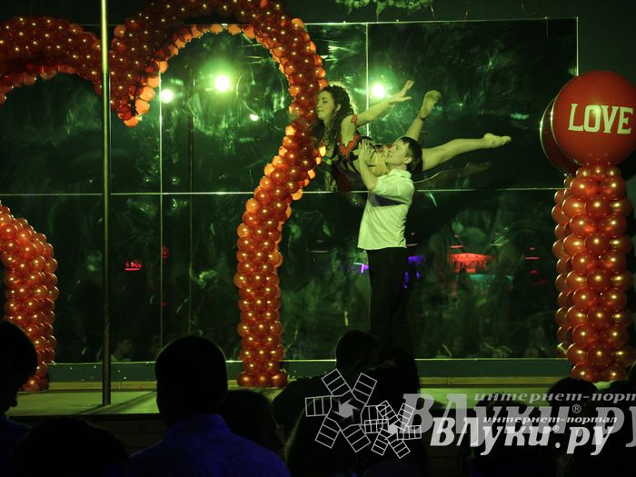 14 февраля в клубе «Хотэй» состоялось ежегодное шоу для влюбленных «Love Story»