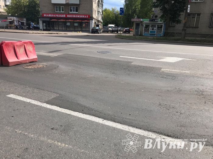 На те же грабли? На Гагарина опять проваливается асфальт (ФОТО)