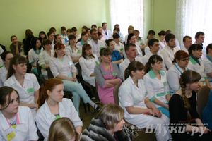 Губернатор встретился со студентами Великолукского медучилища (фото)