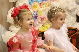 Новогодние утренники в Великих Луках продолжаются (ФОТО)