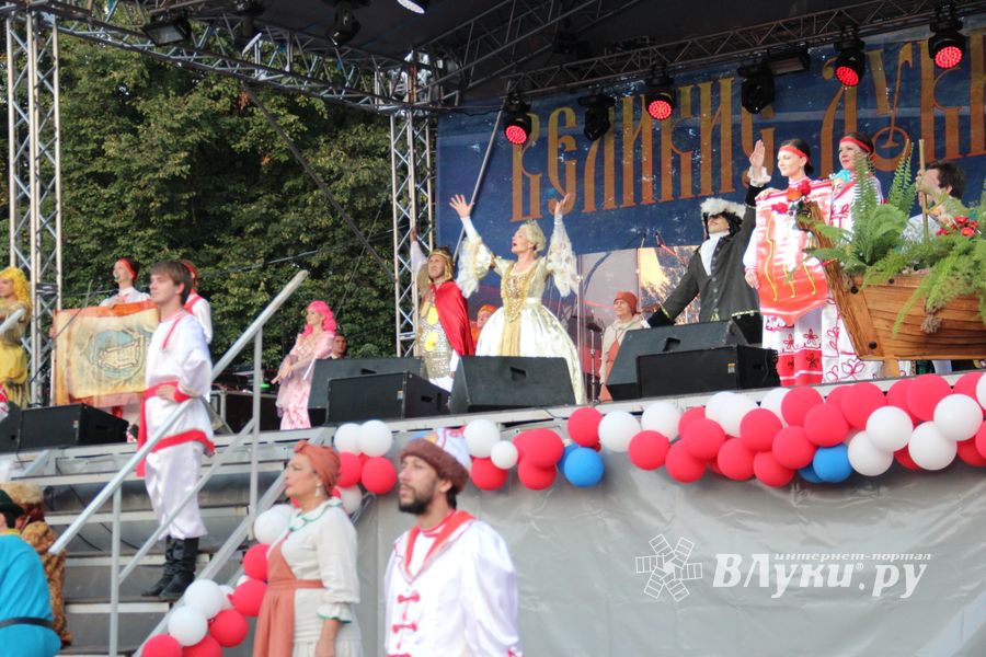 Людмила Чурсина и Пелагея поздравили Великие Луки с 850-летием (ФОТО)