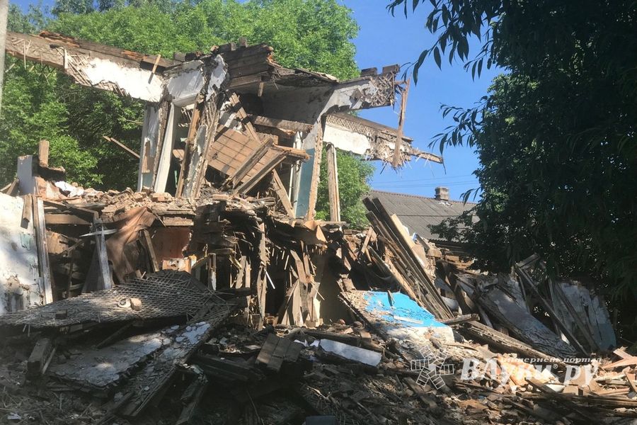 В Великих Луках снесенные дома превращаются в свалки (ФОТО)