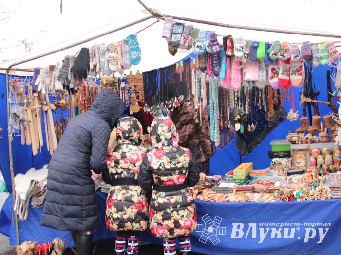 В Великих Луках сожгли Масленицу (фото)