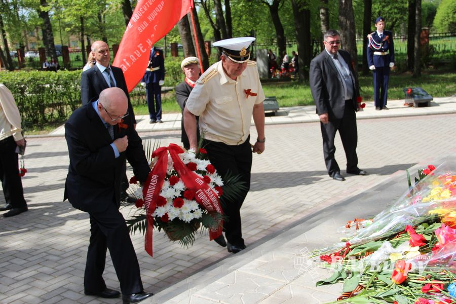 В Великих Луках прошел торжественный митинг в честь 9 мая (ФОТО)