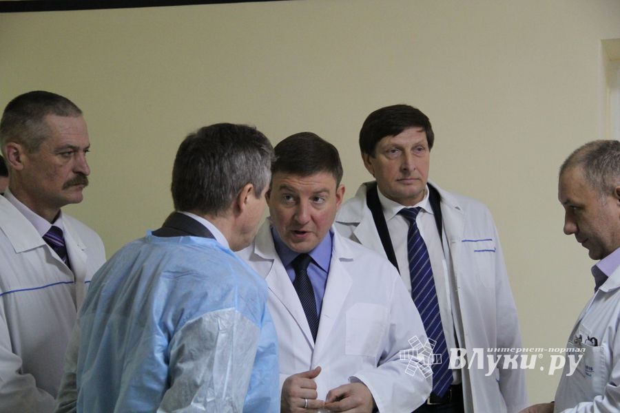 Андрей Турчак велел наладить работу томографа и улучшить вентиляцию в палатах Великолукской межрайонной больницы