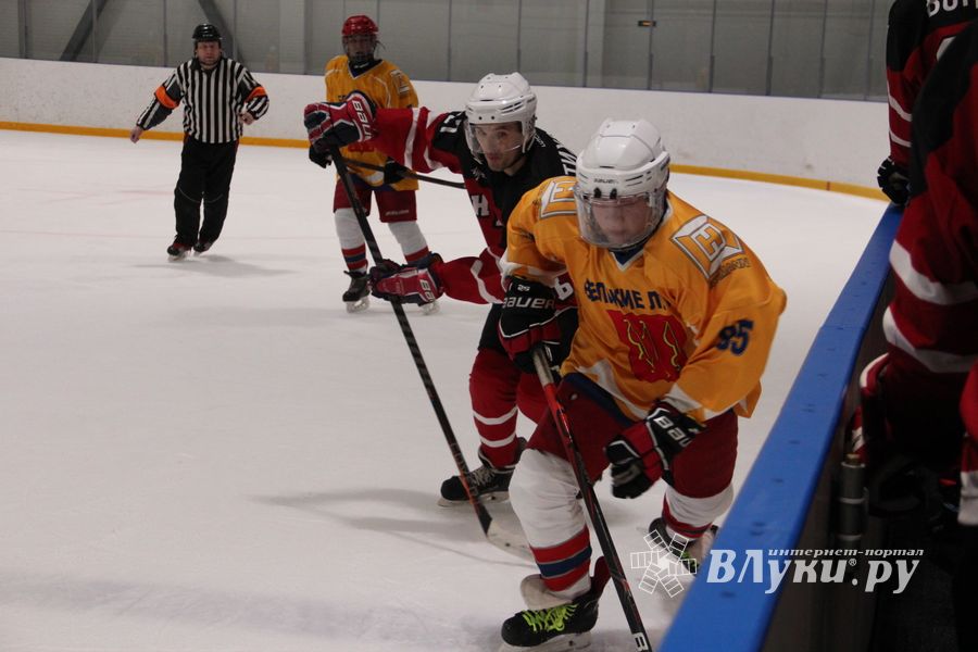 Хоккейные матчи чемпионатов города Великие Луки и Псковской области по хоккею прошли в СОК «Айсберг» (ФОТО)