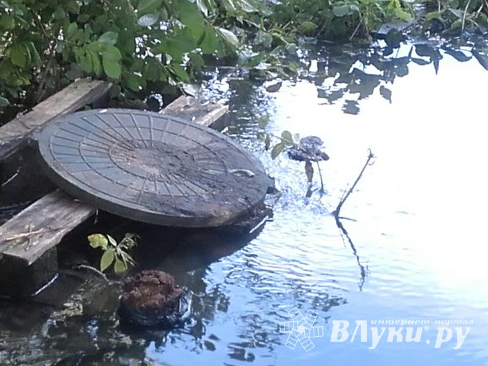 Авария в сетях канализации пока не поддаётся ремонтникам (ФОТО)