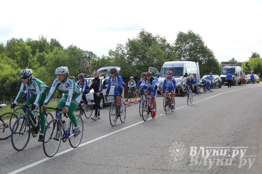 ВЛуки.ру: Состоялся Чемпионат и Первенство России среди девушек по велоспорту в парной гонке.