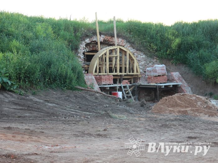 Реконструкция Великолукской крепости продолжается (ФОТО)