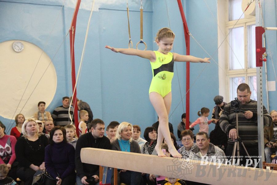 Соревнования по гимнастике посвятили освобождению Великих Лук