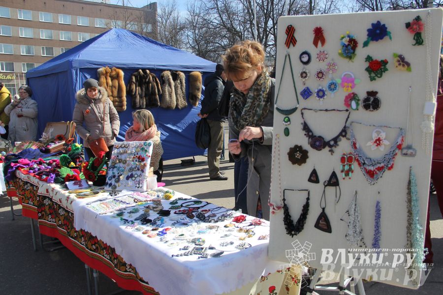 Универсальная торговая ярмарка «Весна-2015» прошла в Великих Луках (фото)