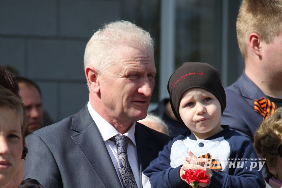 Парад Победы в Великих Луках (фото)