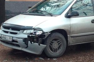 В Великих Луках столкнулись Крайслер и ВАЗ (фото)