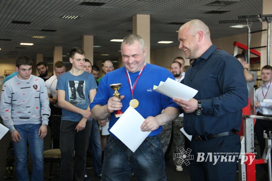 В Великих Луках состоялись Чемпионат и Первенство Псковской области по жиму штанги лежа (ФОТО)