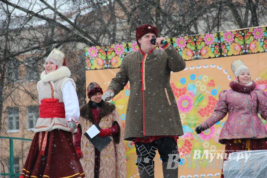 В Великих Луках встретили Масленицу
