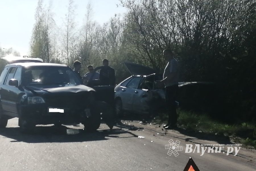 В Великих Луках произошло ДТП (ФОТО)