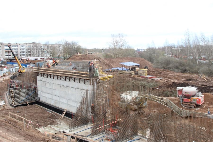  Работы по строительству путепровода в Великих Луках  идут по графику (ФОТО)