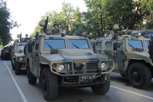 Военный парад в Великих Луках (ФОТО)