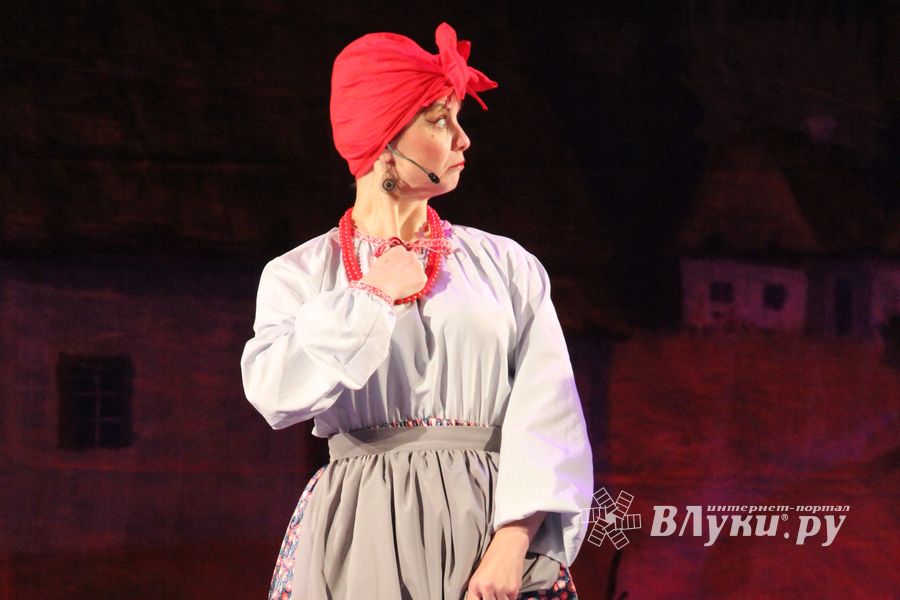 Кони стоят пьяные, хлопцы запряженные — в ГДК Ленина сыграли «Свадьбу в Малиновке» (ФОТО)