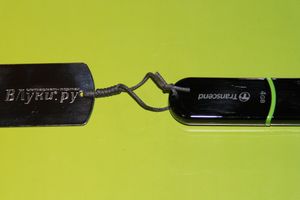 Первые участники «Новогодних фантов» на ЛукиFM стали обладателями призов от ВЛуки.ру