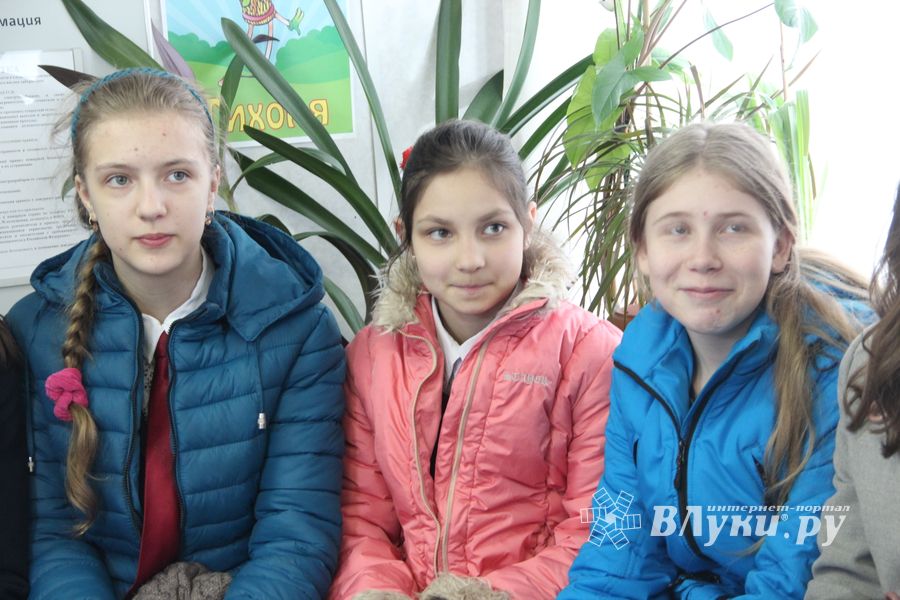 Информационный поезд Октябрьской железной дороги прибыл в Великие Луки