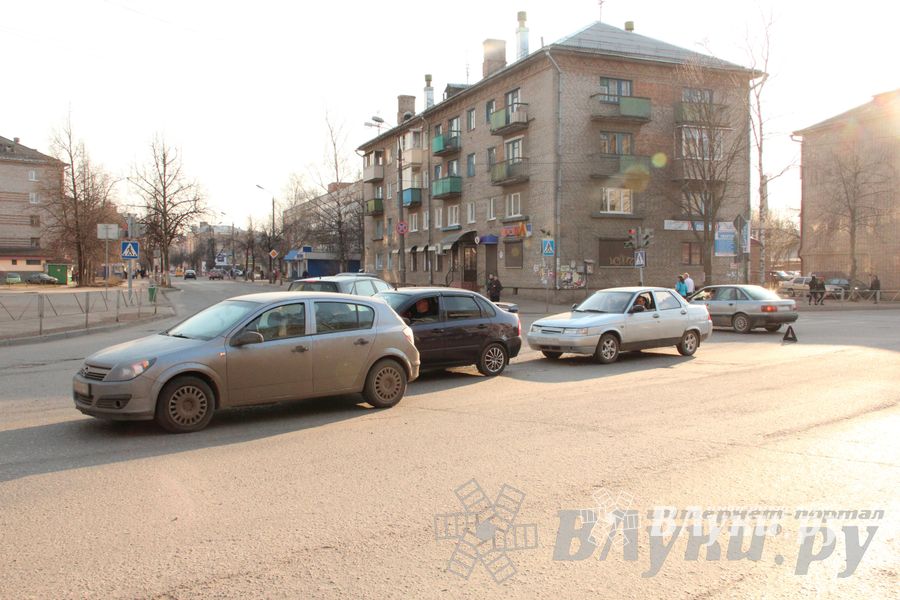 ДТП на пр. Гагарина: столкнулись три автомобиля (фото) 