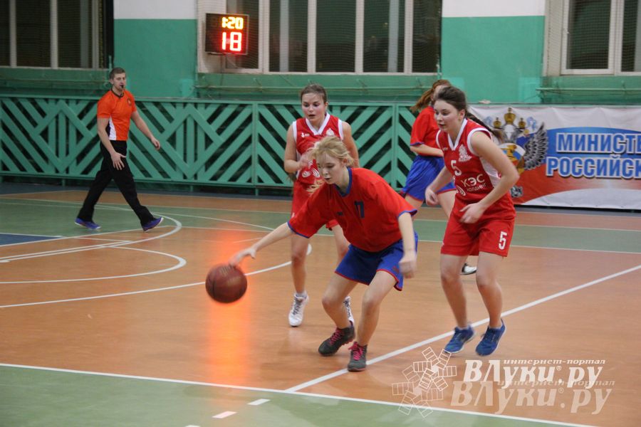 В Великих Луках прошли финальные игры муниципального этапа «КЭС-Баскет» (фото)