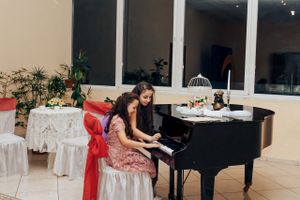 Великолучан приглашают на «Прогулку по Парижу» (0+) (ФОТО)