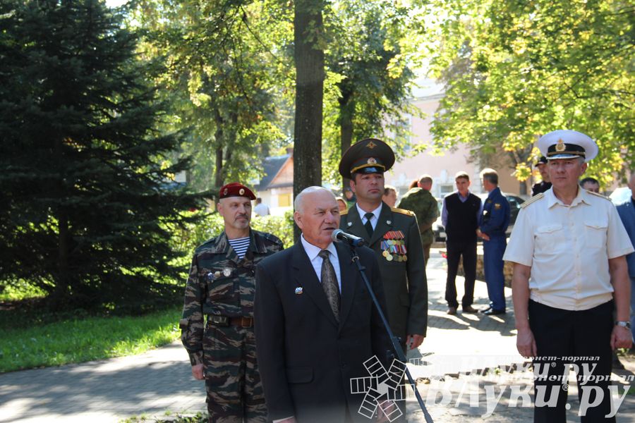 В Великих Луках воинов-интернационалистов наградили медалями