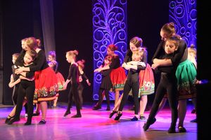 Юные артисты ГДК им. Ленина поздравили мам с праздником (ФОТО)