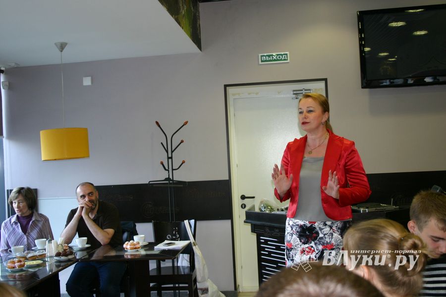 Великолукские школьники посетили "Литературное кафе"