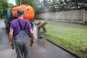 На пр. Гагарина устраняют аварию на водопроводе (ФОТО)