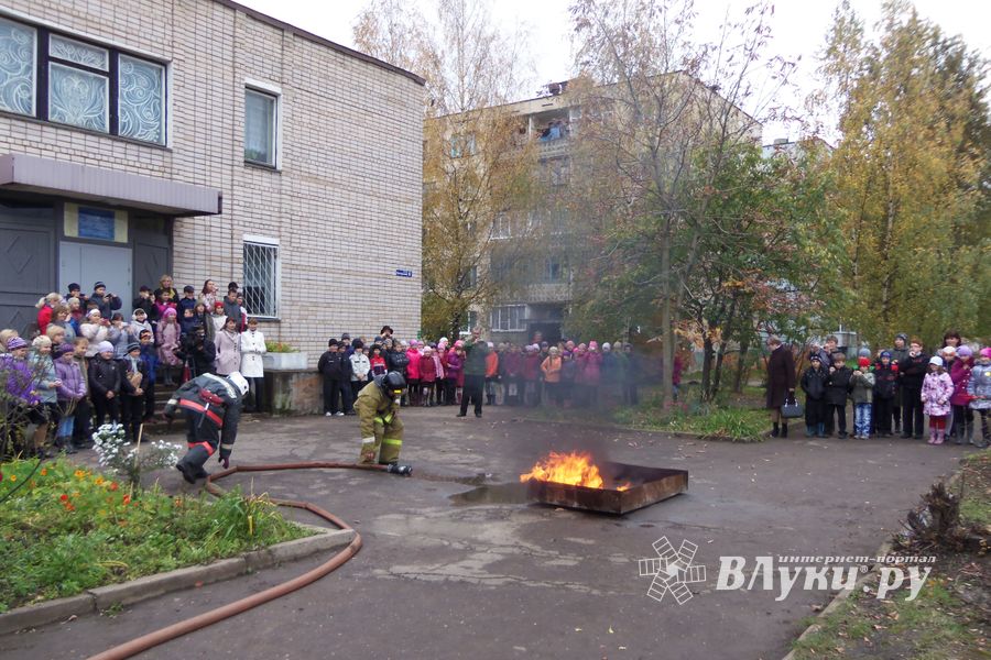 Детям показали пожар