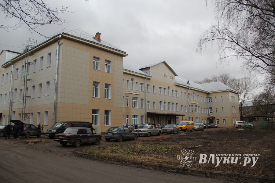 Андрей Турчак велел наладить работу томографа и улучшить вентиляцию в палатах Великолукской межрайонной больницы