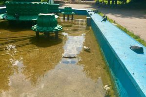 ФОТОФАКТ: Фонтан на площади Рокоссовского. Чей туфля?